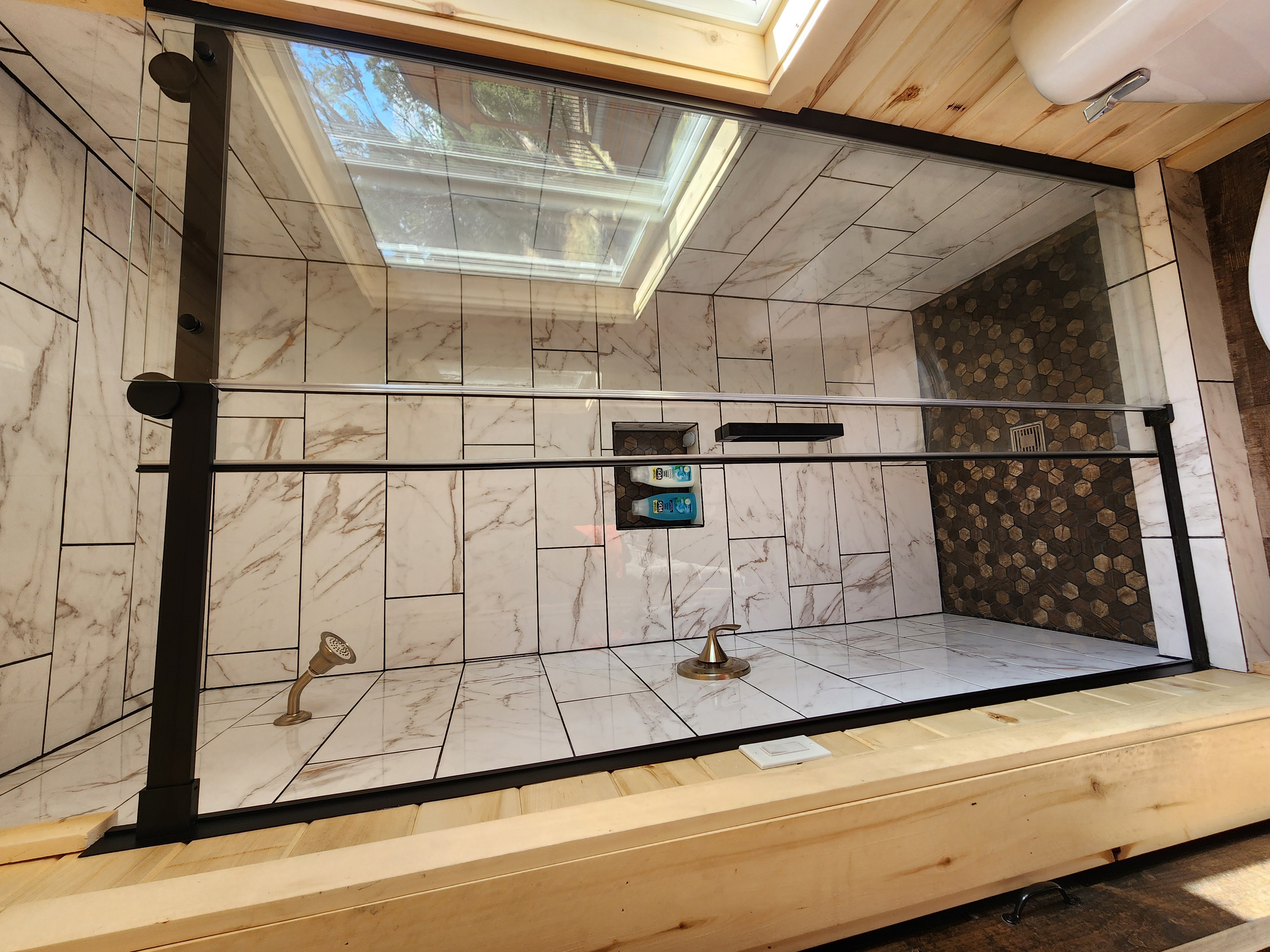 Apple Cabin shower area - nightly cabin stay in Monticello Utah